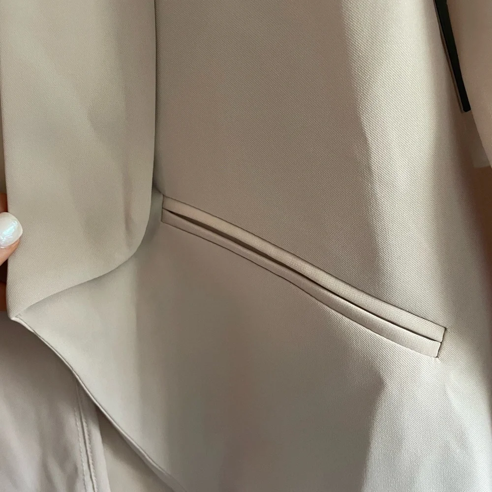 ✨📋 Lulu’s Miss Punctuality Taupe Lightweight Blazer - S📋✨ - Picture 9 of 11